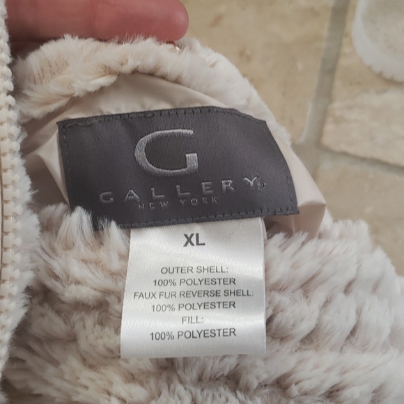 Reversable Vest - Picture 4 of 4